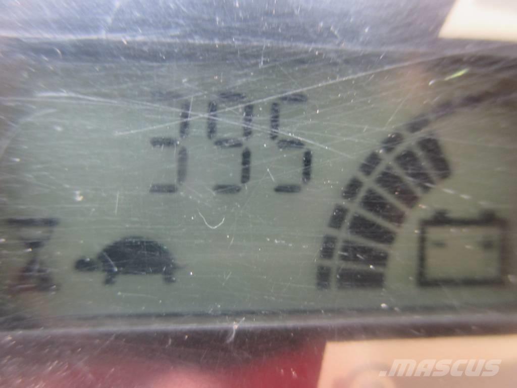 JLG Toucan 8 E Vertikální sloupové výtahy