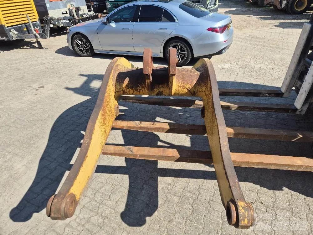 CAT 966G Kolové nakladače