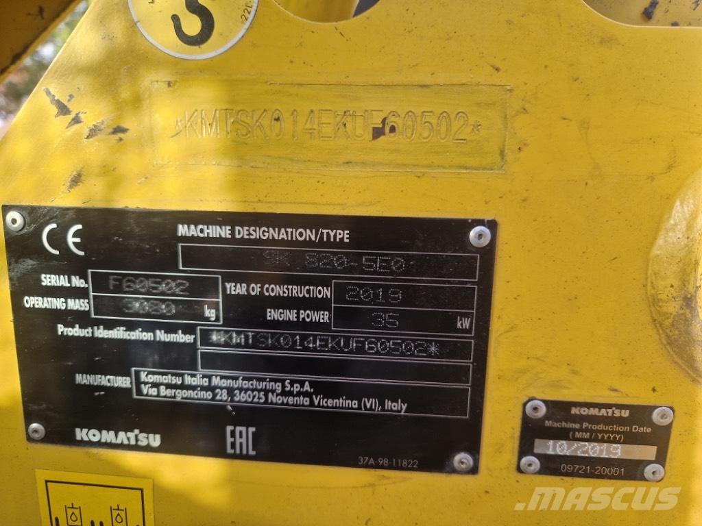 Komatsu SK 820-5 Smykem řízené nakladače