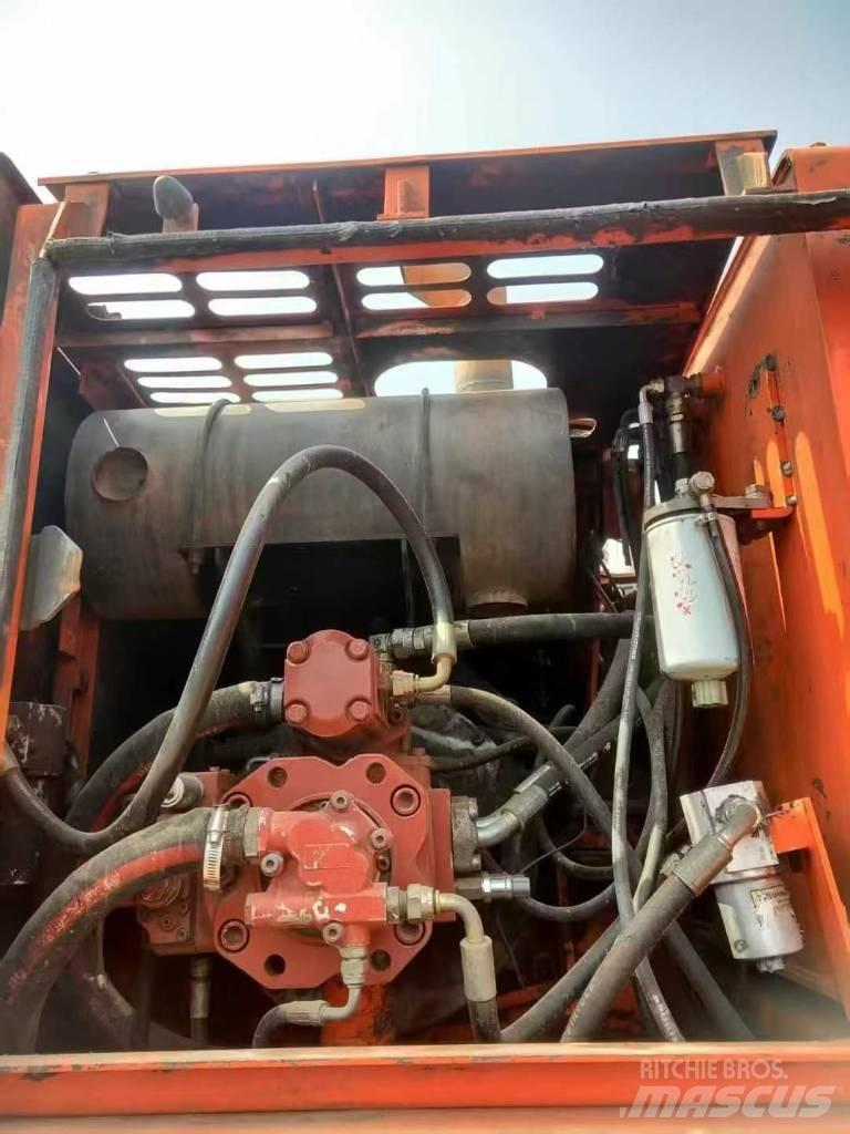 Doosan DH 150 W-7 Kolová rýpadla