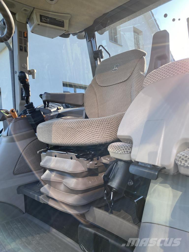 John Deere 5115R Traktory