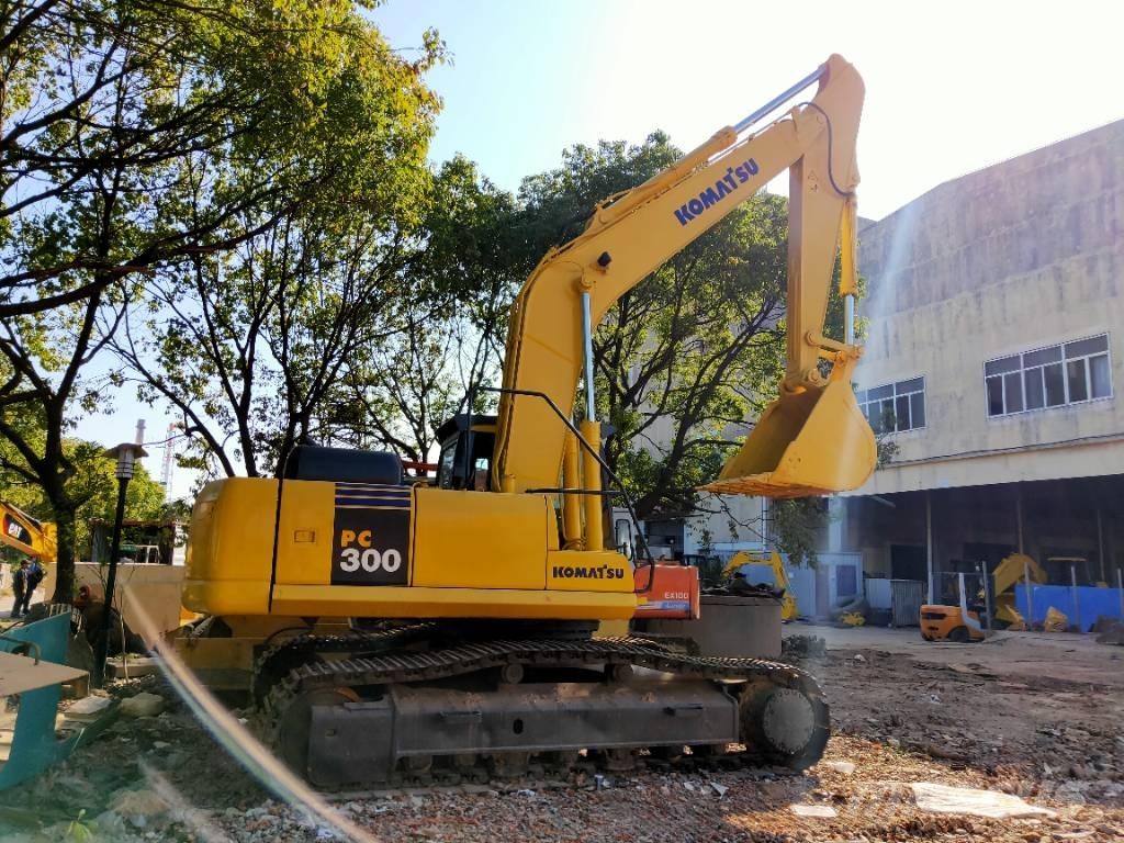 Komatsu PC300-7 Pásová rýpadla