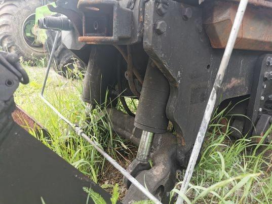 Valtra T 151 WOM Výložníky a lžíce