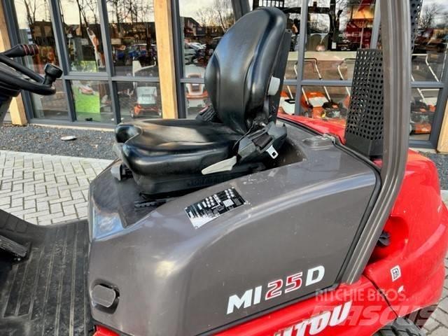 Manitou MI25D Dieselové vozíky
