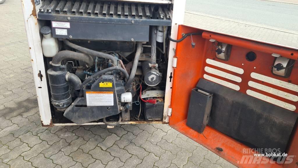 Bobcat 553 Smykem řízené nakladače