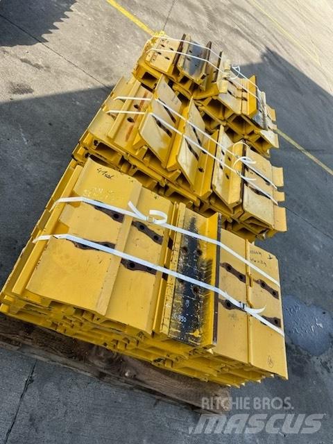 Komatsu d 85 plate Pásy, řetězy a podvozek