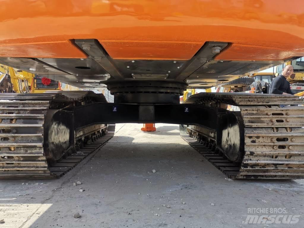Hitachi ZX 200 Pásová rýpadla