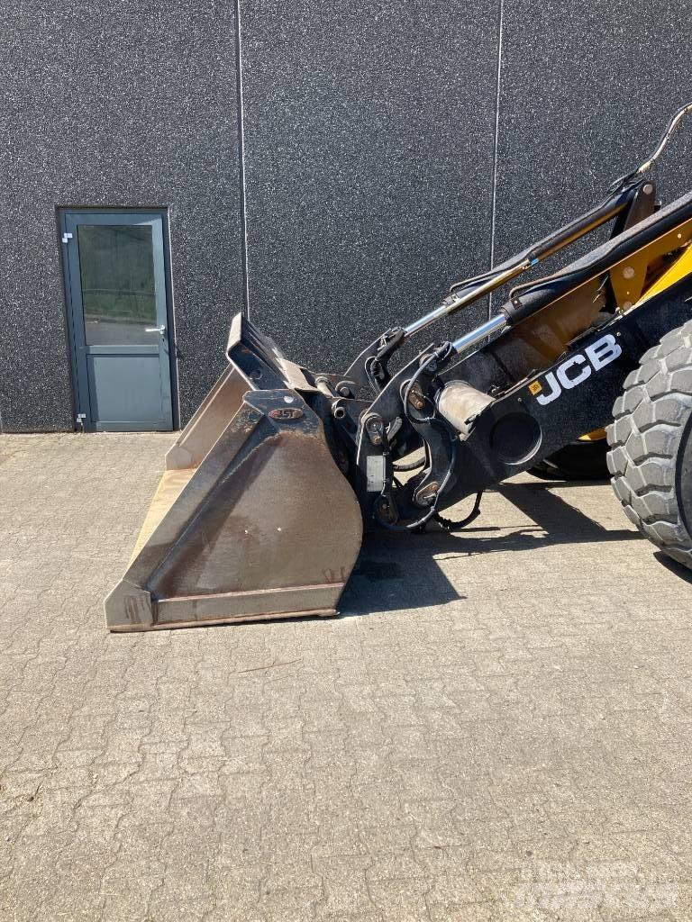 JCB 437 HT HL Kolové nakladače