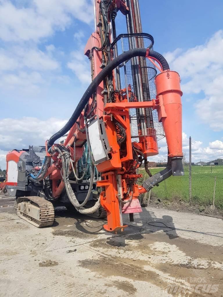 Sandvik DI 550 Povrchové vrtací stroje