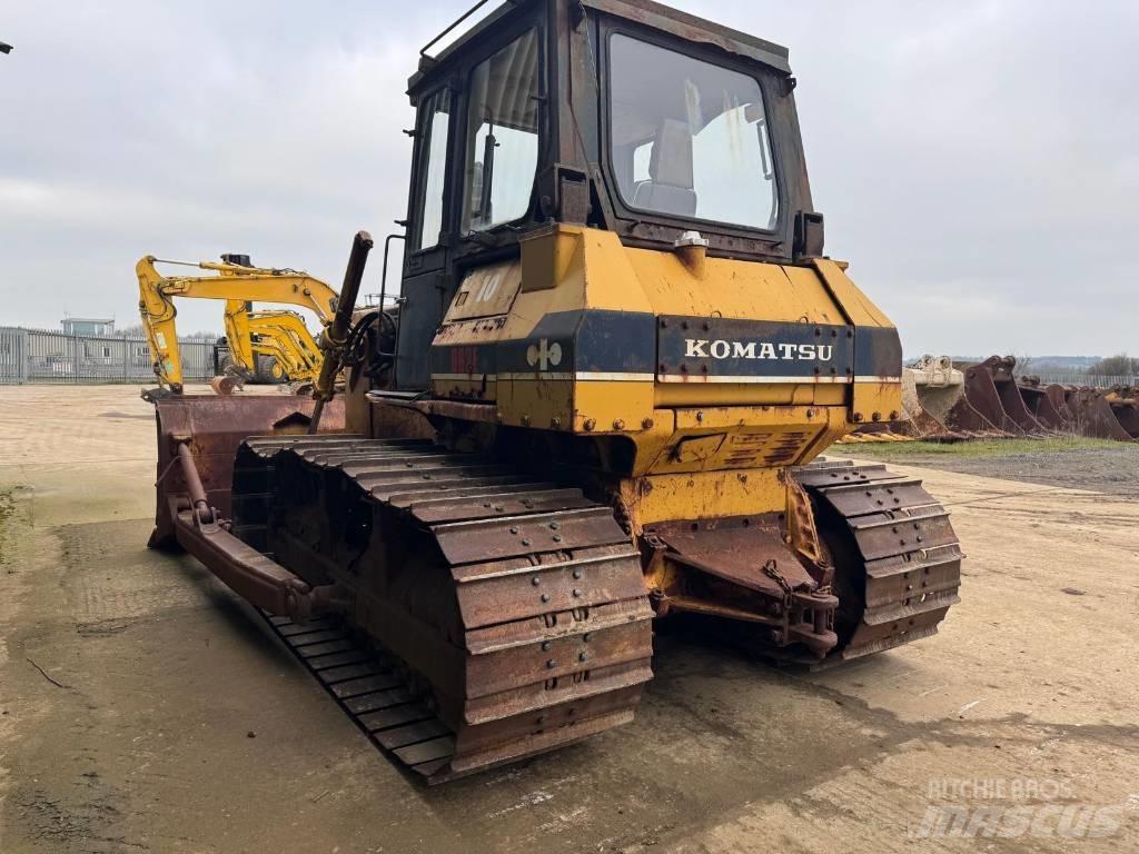 Komatsu D63E-1 Pásové dozery
