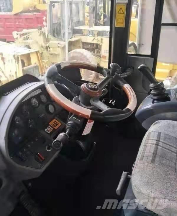 CAT 966 H Kolové nakladače