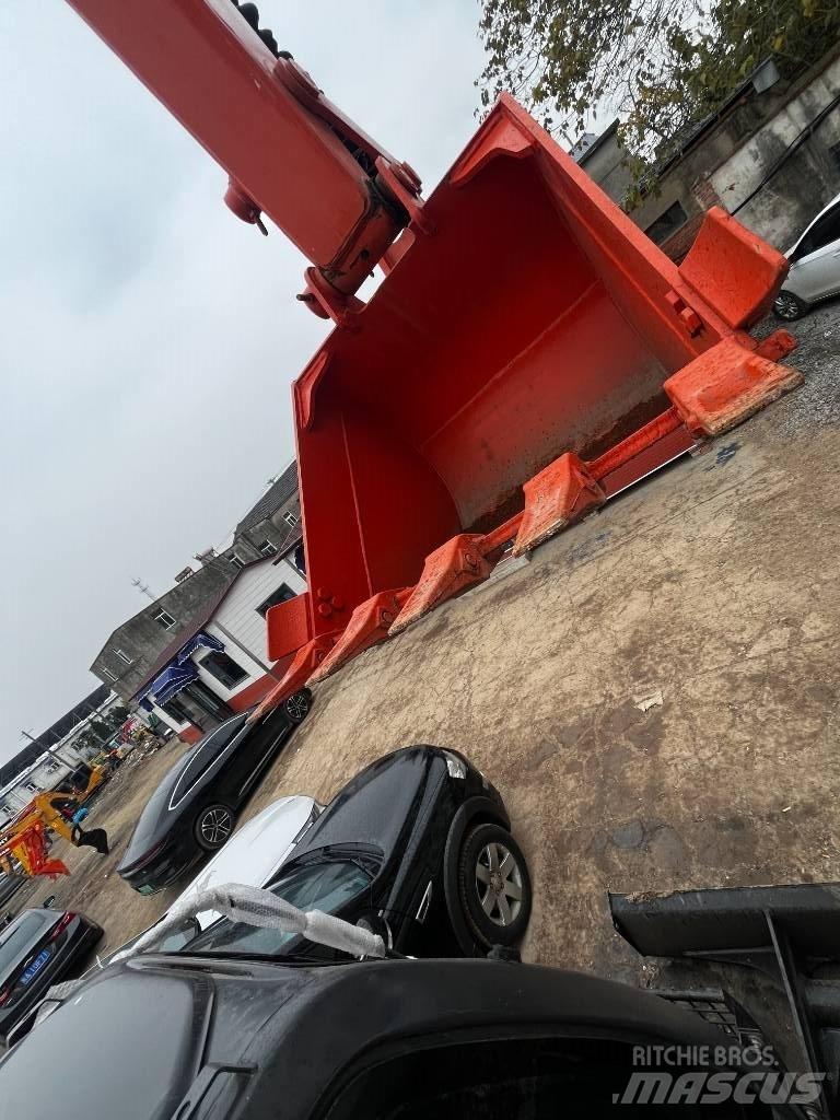 Hitachi ZX 70 Midi rýpadla 7t - 12t