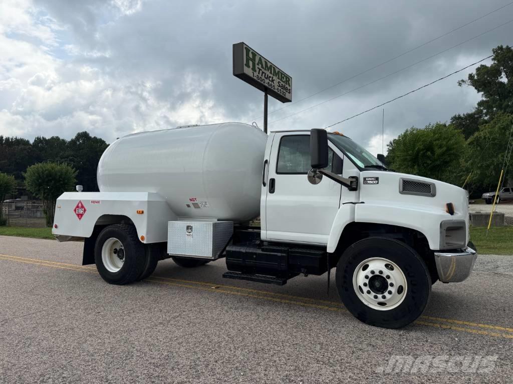 GMC C7500 Cisternové vozy