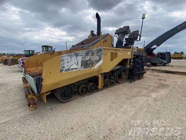 CAT AP1055E Finišery