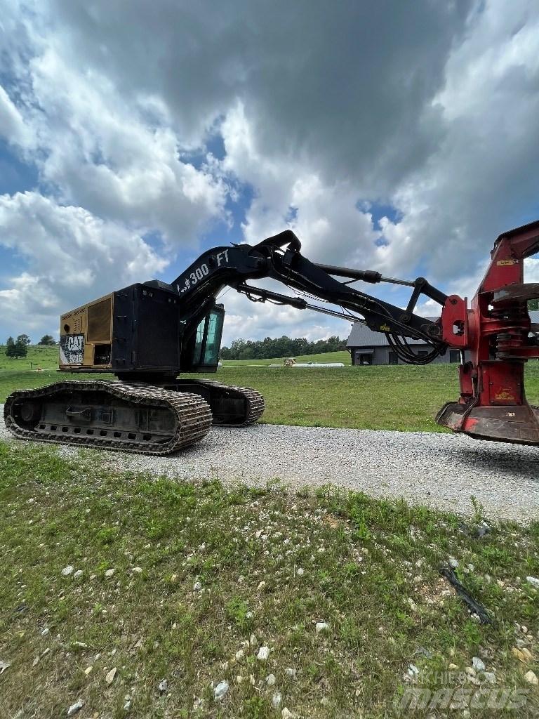 CAT 521 Kácecí harvestory