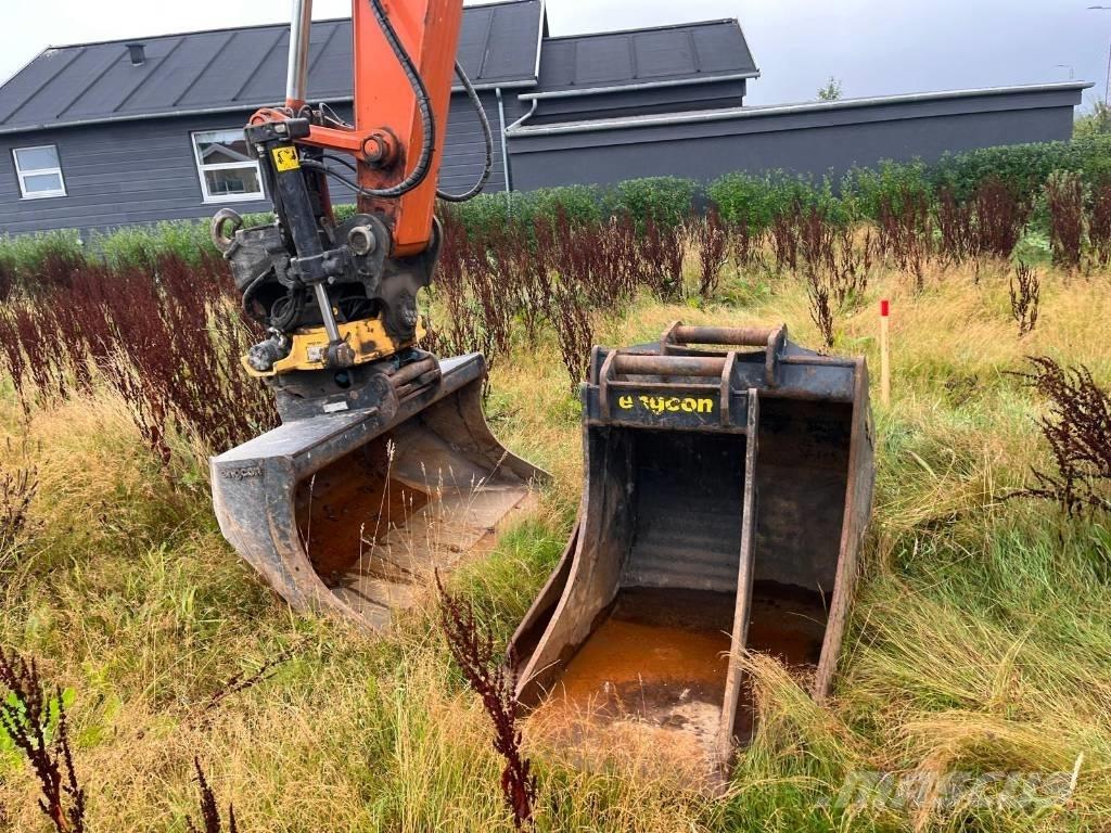 Hitachi ZX 135 US-7 Pásová rýpadla