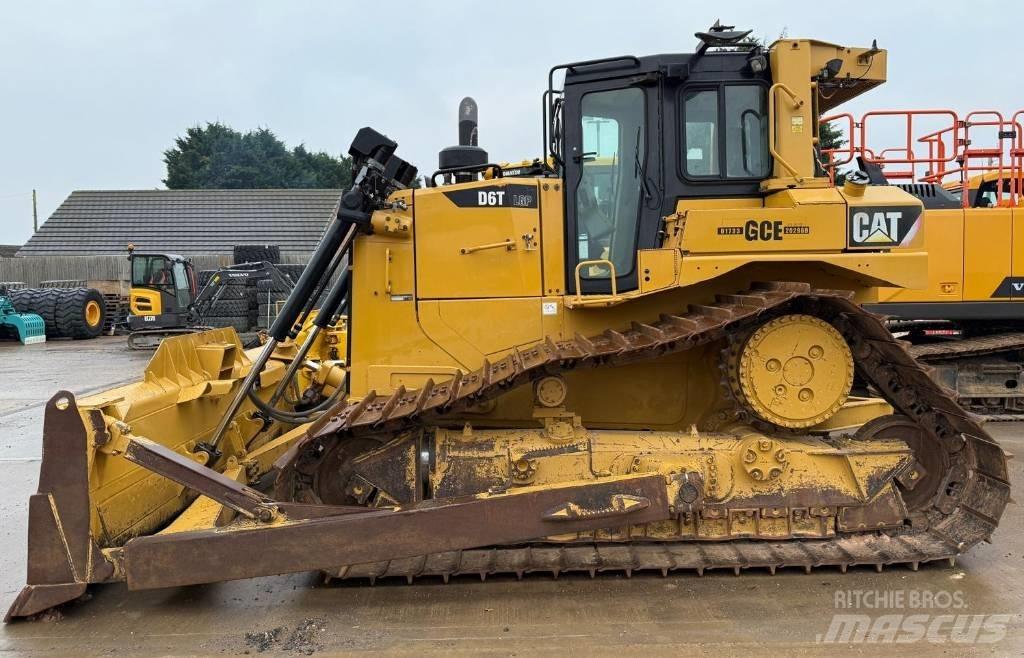 CAT D6T Pásové dozery