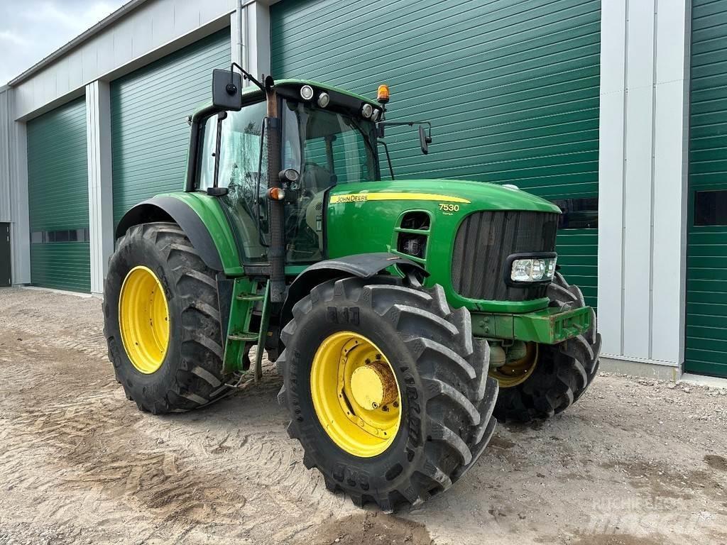 John Deere 7530 Traktory