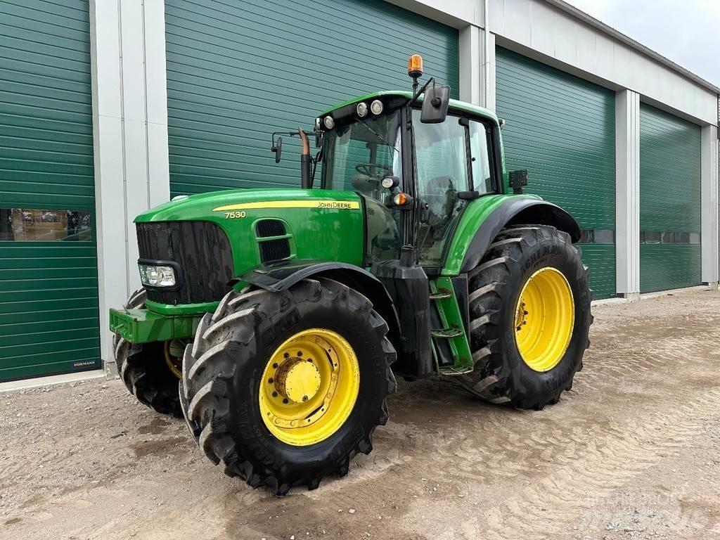 John Deere 7530 Traktory