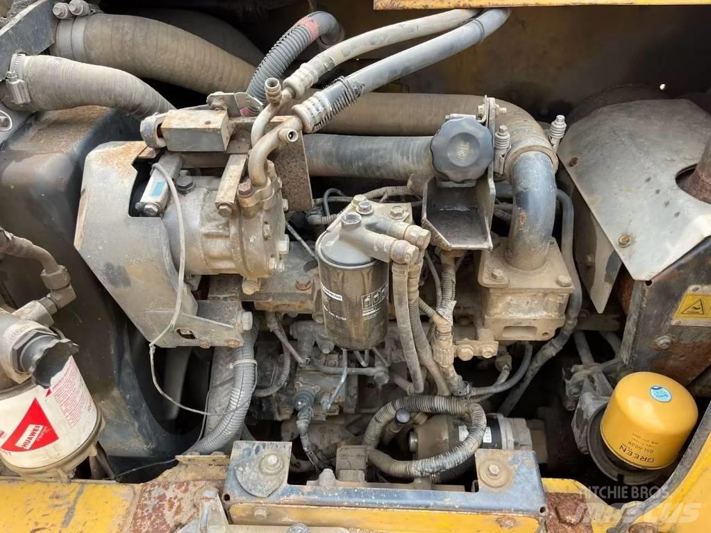 Komatsu PC70-8加长臂 Pásová rýpadla