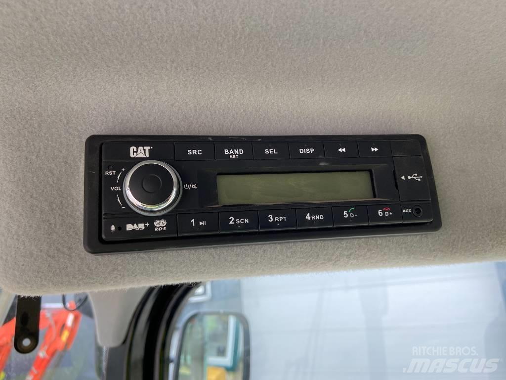 CAT 906 Kolové nakladače