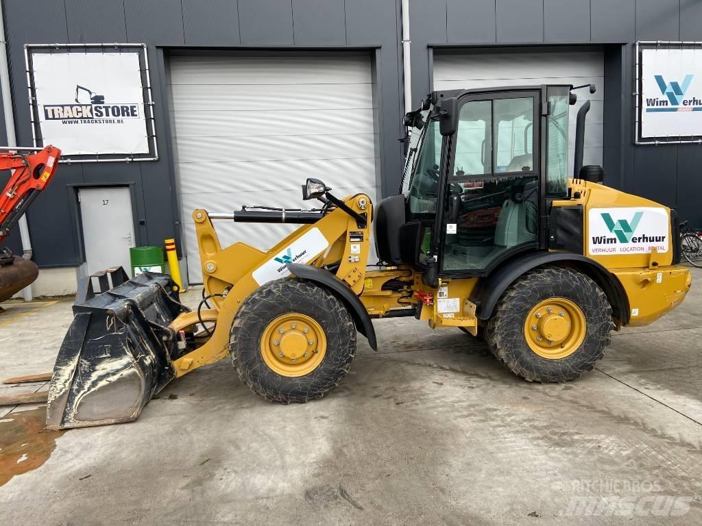 CAT 906 Kolové nakladače