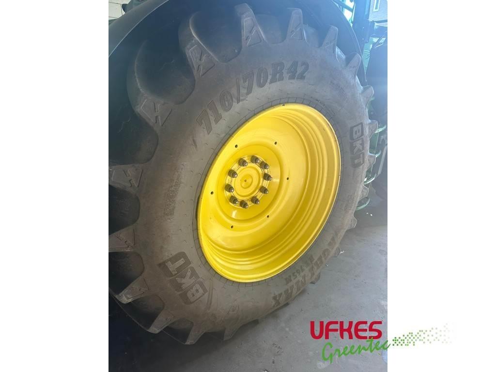 John Deere 6215 R Traktory