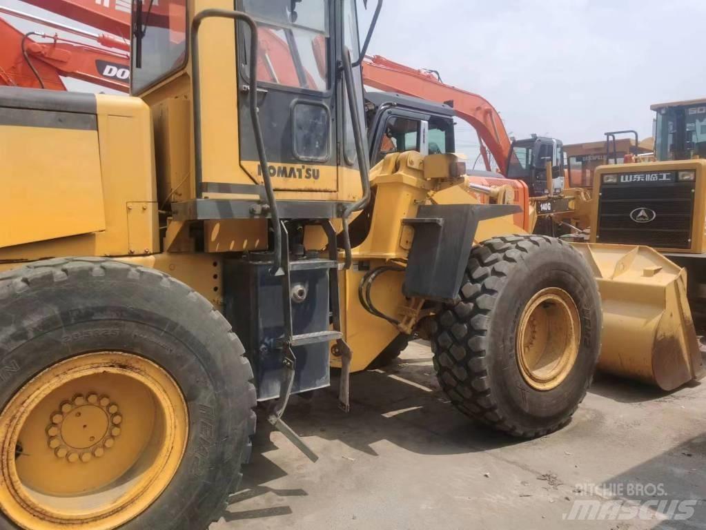 Komatsu WA 320 Kolové nakladače