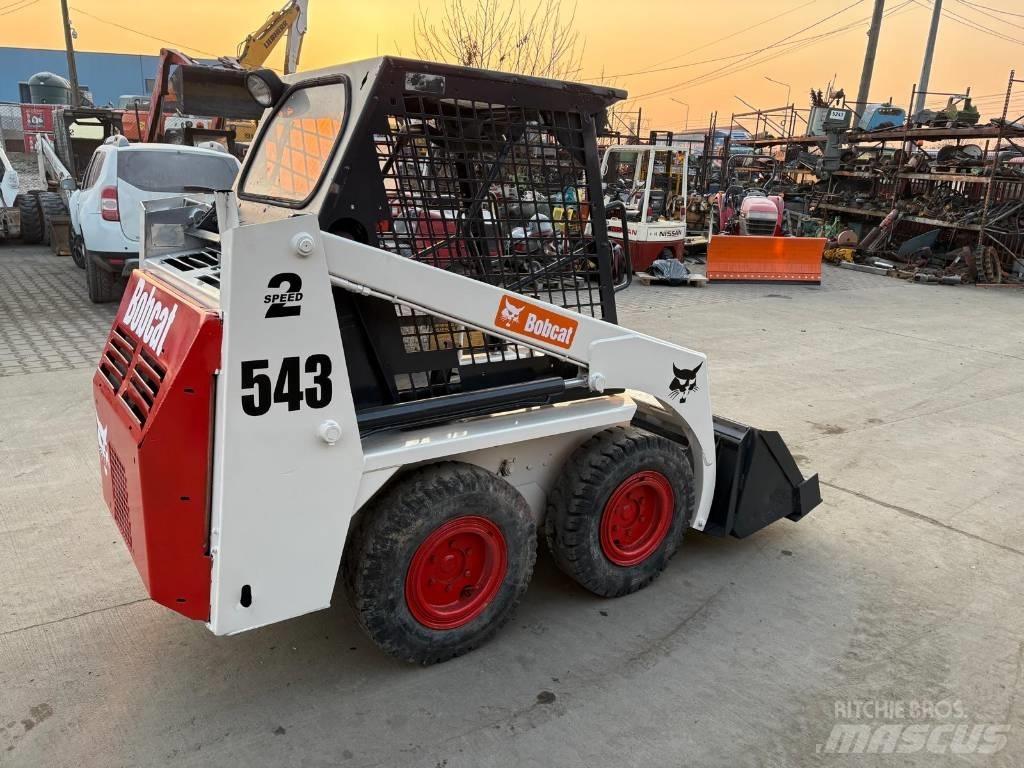 Bobcat 543 Smykem řízené nakladače