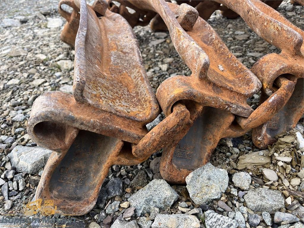 Clark ATF 600x26,5 Pásy, řetězy a podvozek