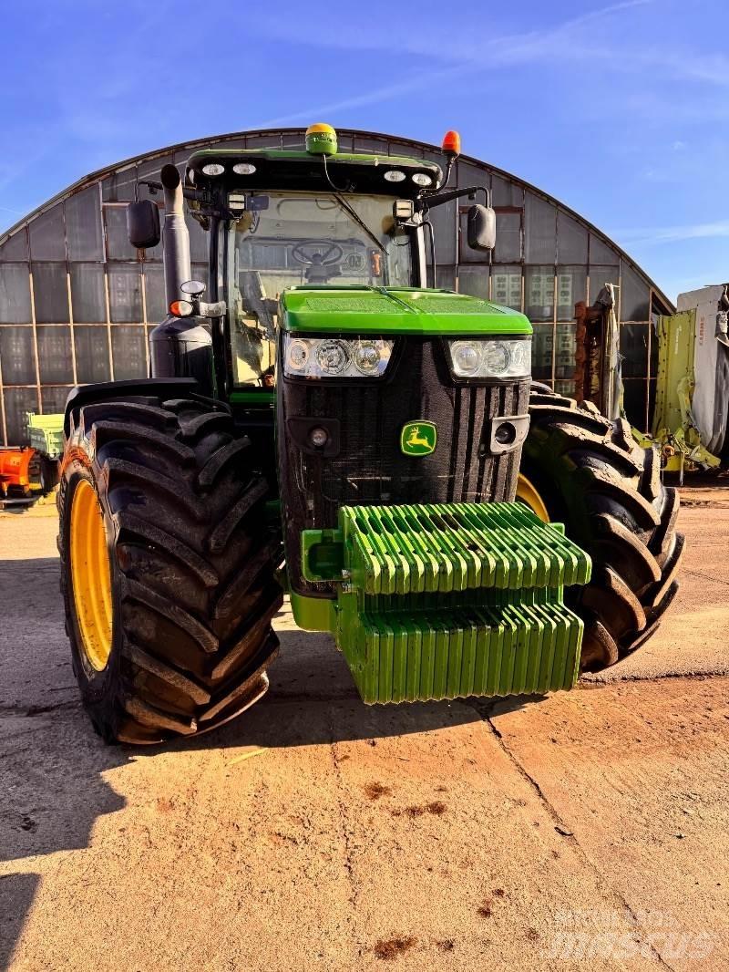 John Deere 8320 R Traktory