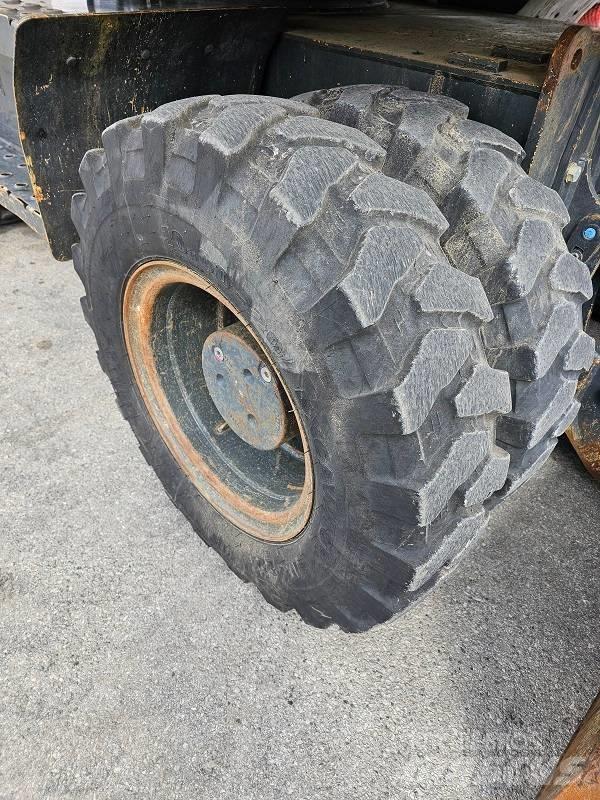 Komatsu PW 148-8 Kolová rýpadla