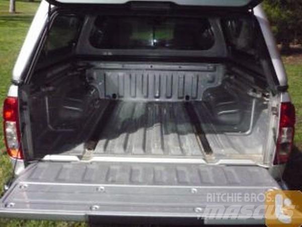 Nissan NAVARA ST-X Dodávky