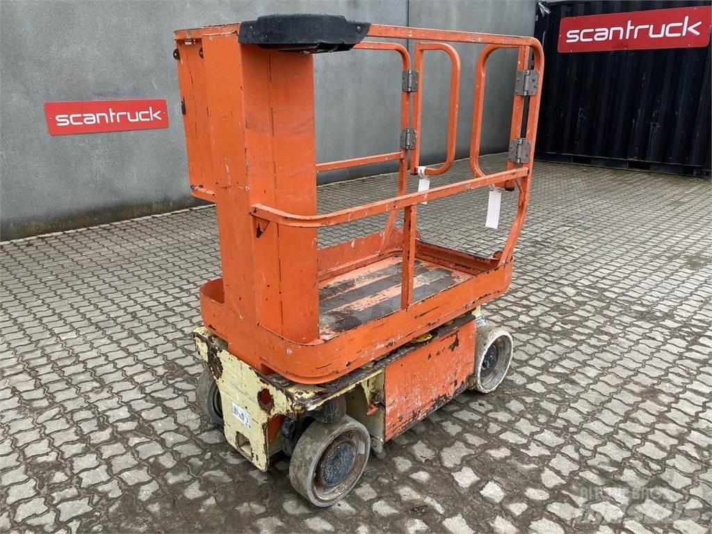 JLG 1230ES Vertikální sloupové výtahy