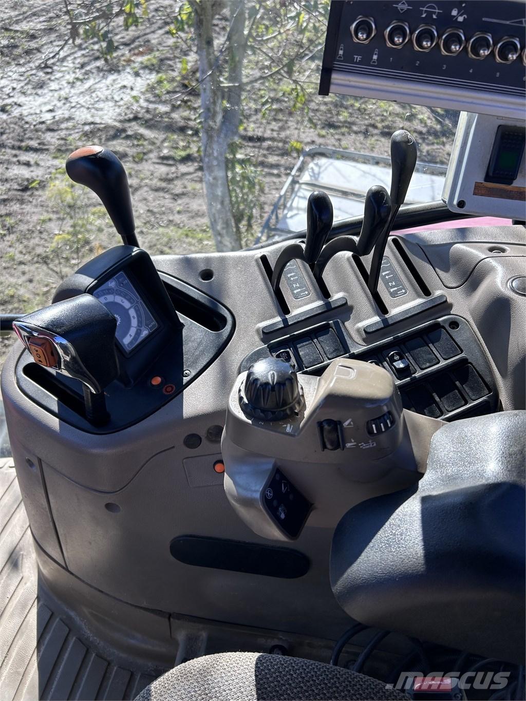 CASE Maxxum 125 Traktory