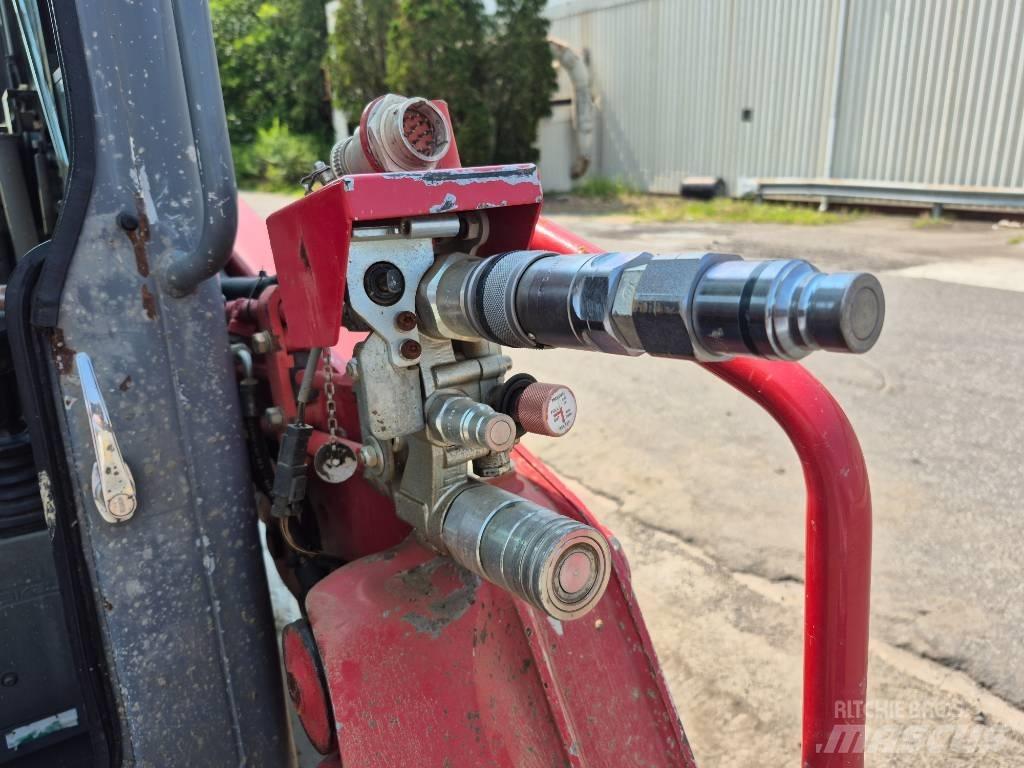 Takeuchi TL 8 Smykem řízené nakladače