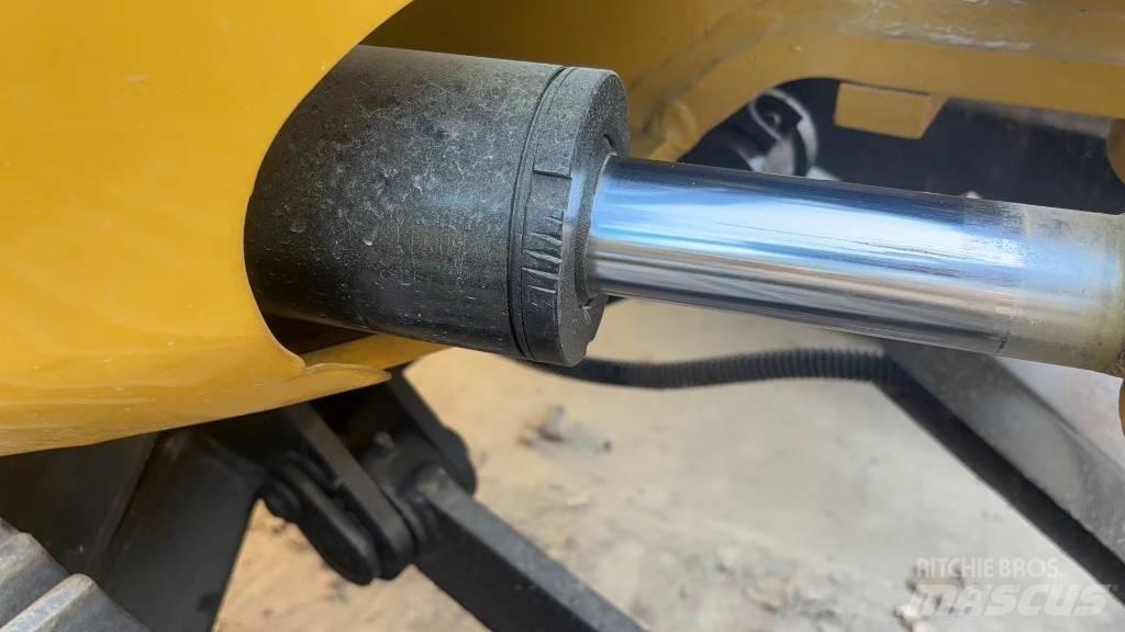 CAT 303.5 Mini rýpadla < 7t