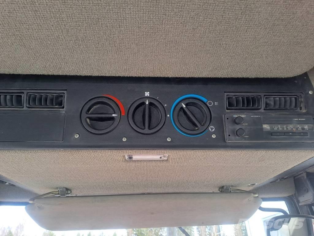 Case IH 685 XL Traktory