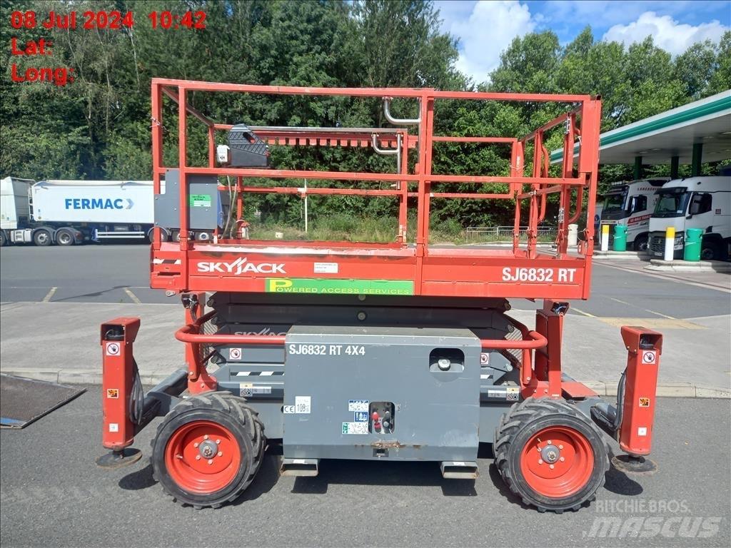 SkyJack SJ 6832 RT Nůžková zvedací plošina
