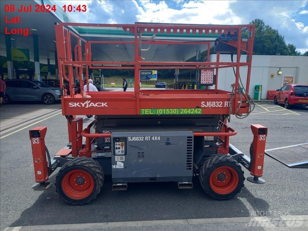 SkyJack SJ 6832 RT Nůžková zvedací plošina