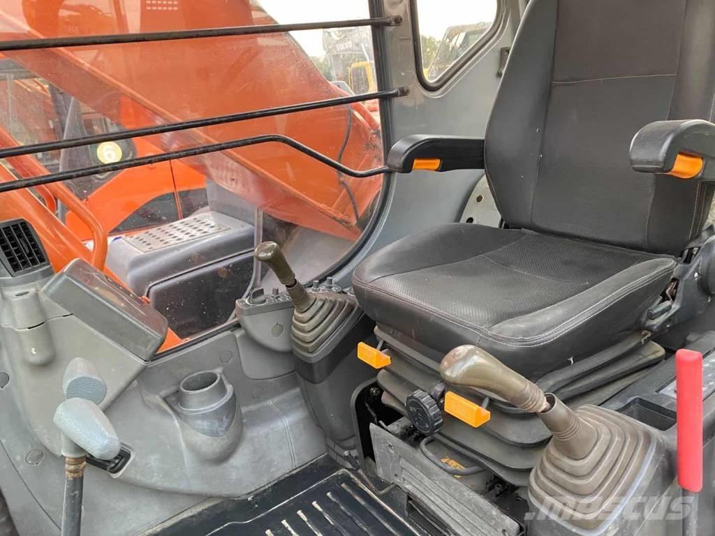 Hitachi ZX 210 Pásová rýpadla