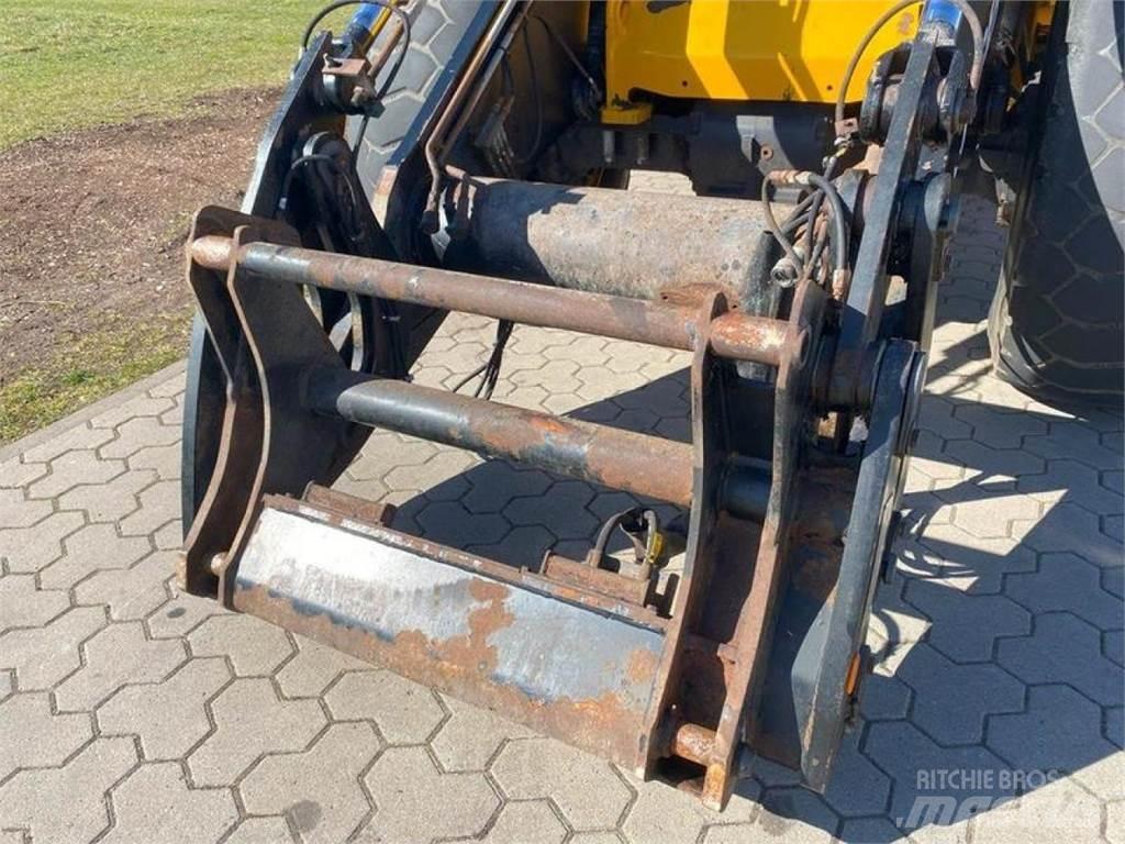 JCB 437 HT Kolové nakladače