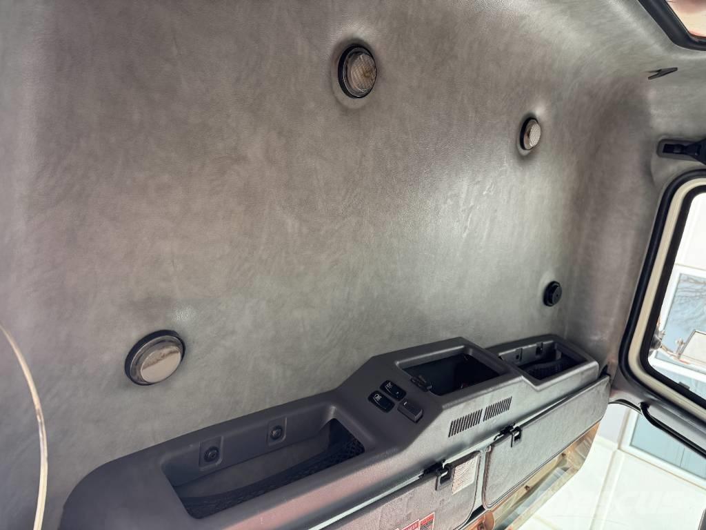 Mack GU813 Sklápěče