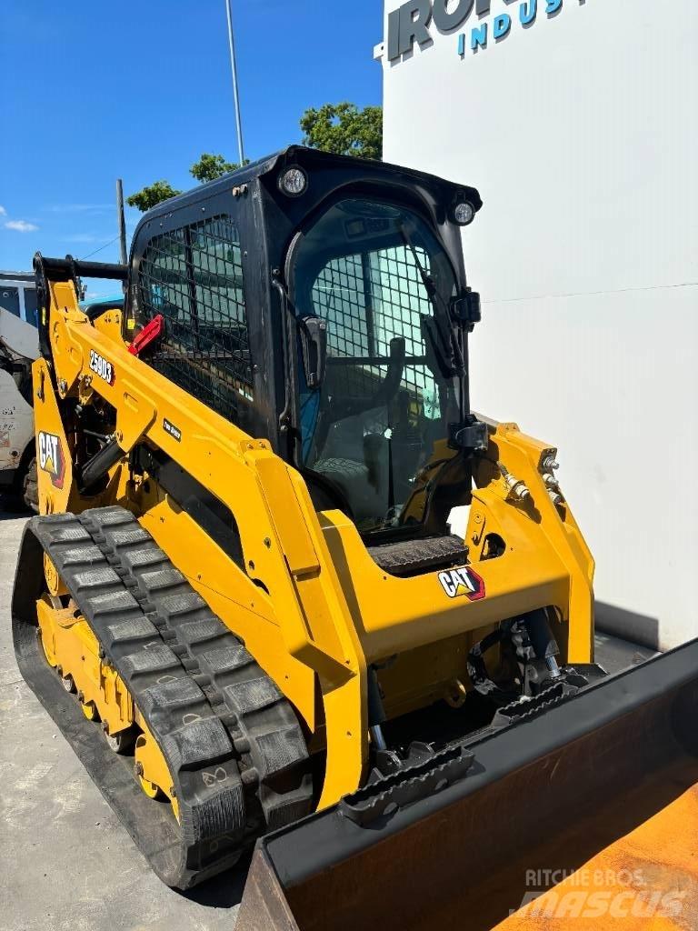 CAT 259D3 Smykem řízené nakladače