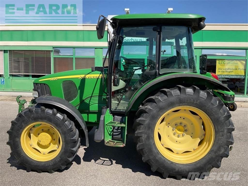 John Deere 5820 Traktory