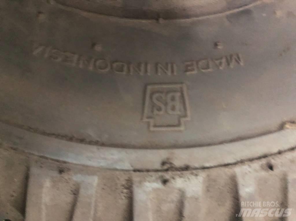 Bridgestone 21x8-9 Pneumatiky, kola a ráfky