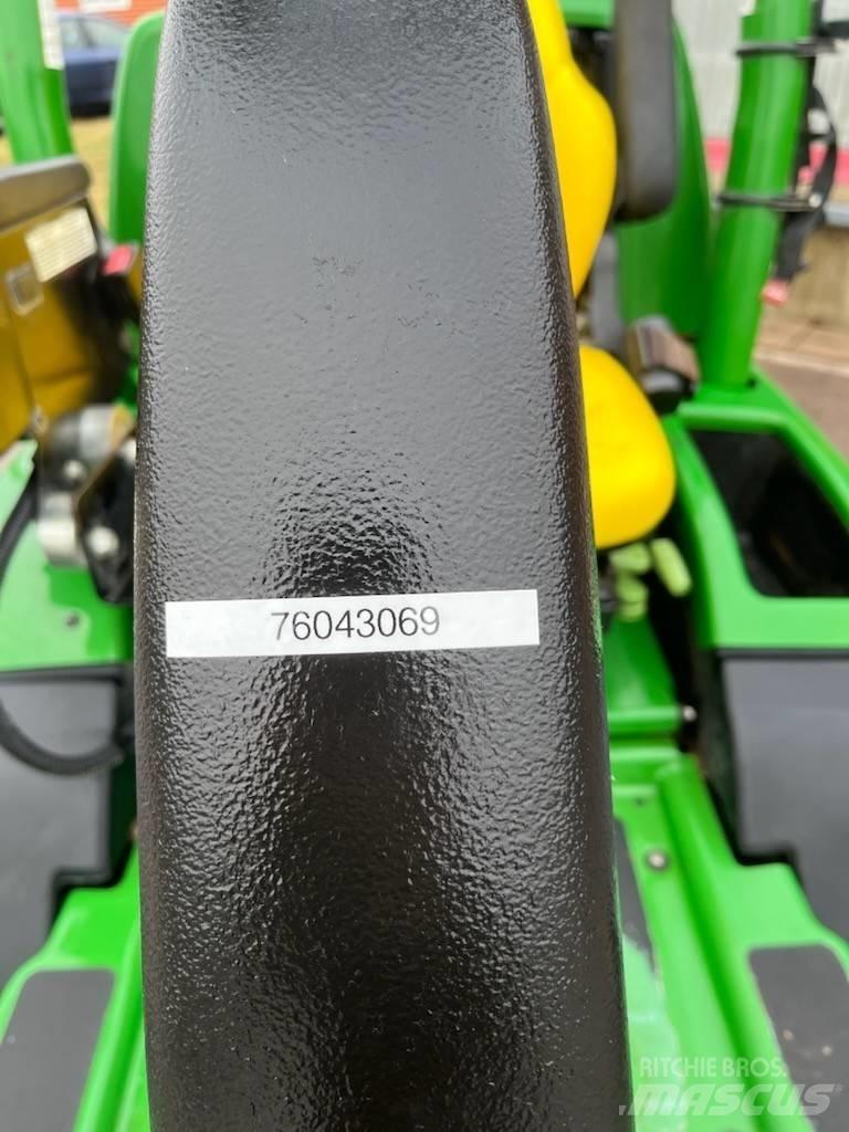 John Deere 9009 Sekačky pro sečení roughů a semiroughů