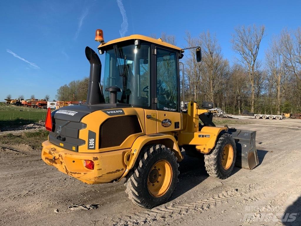 Volvo L 30 G Kolové nakladače