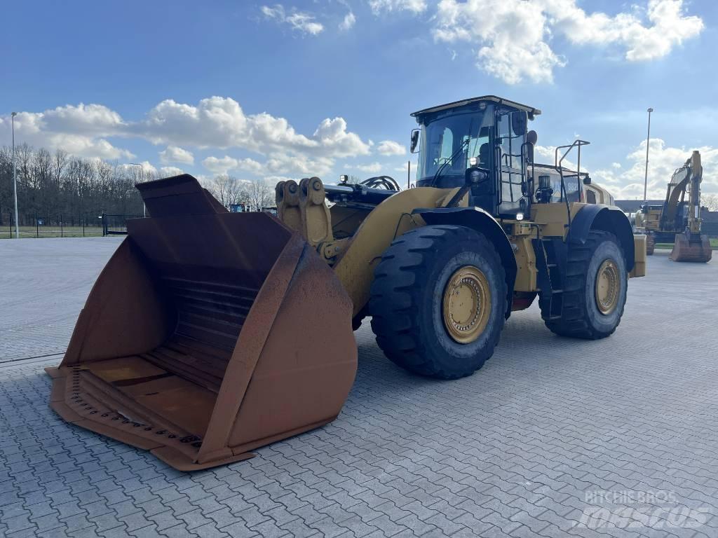 CAT 982M Kolové nakladače
