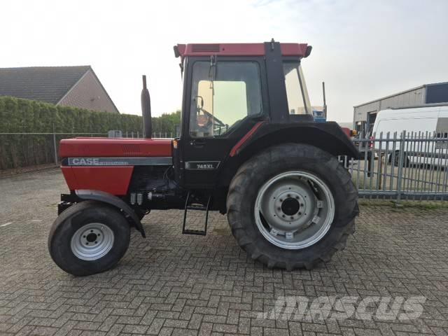 Case IH 745 XL Traktory